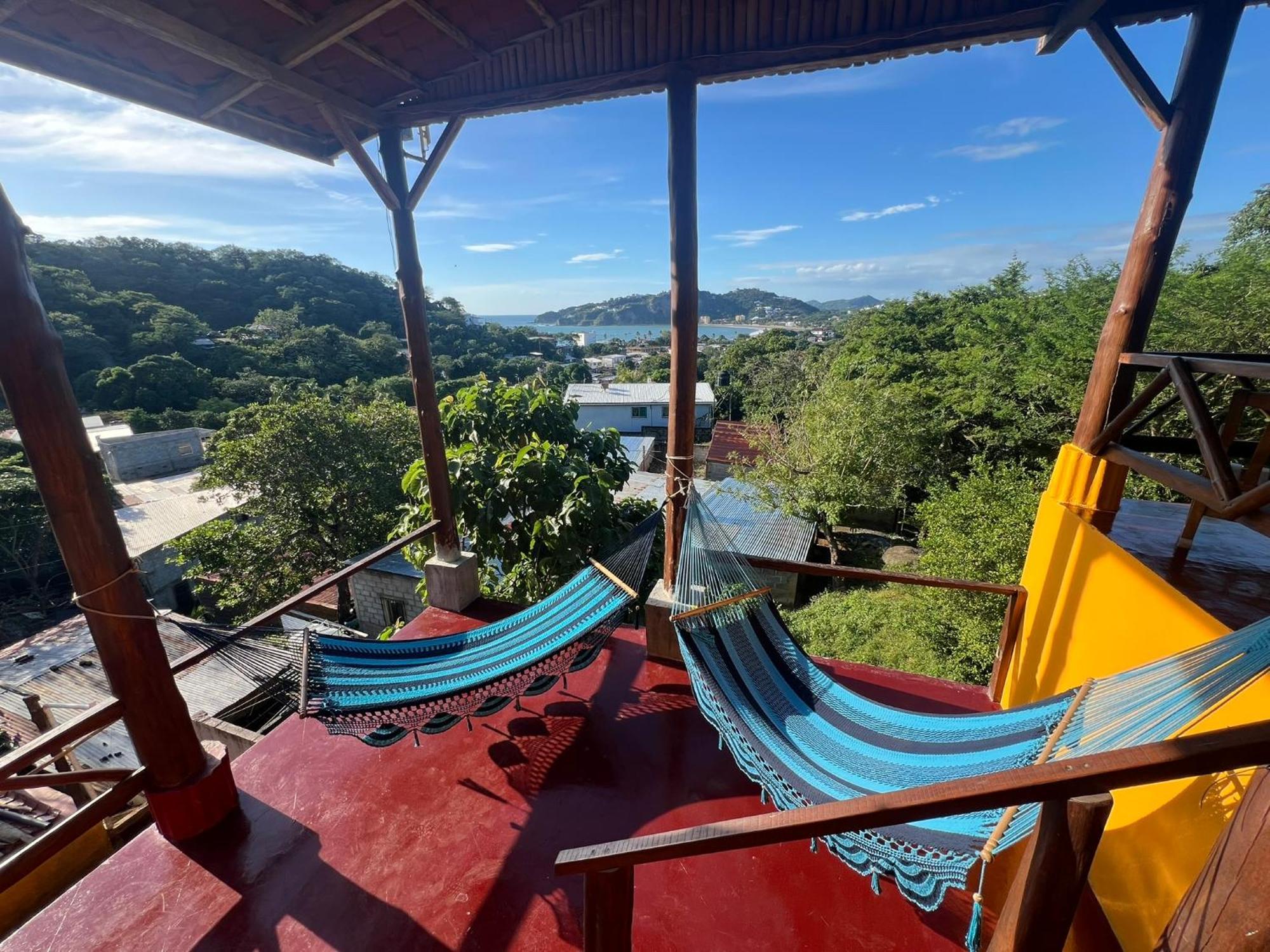 Отель Buena Onda Backpackers Сан-Хуан-дель-Сур Экстерьер фото